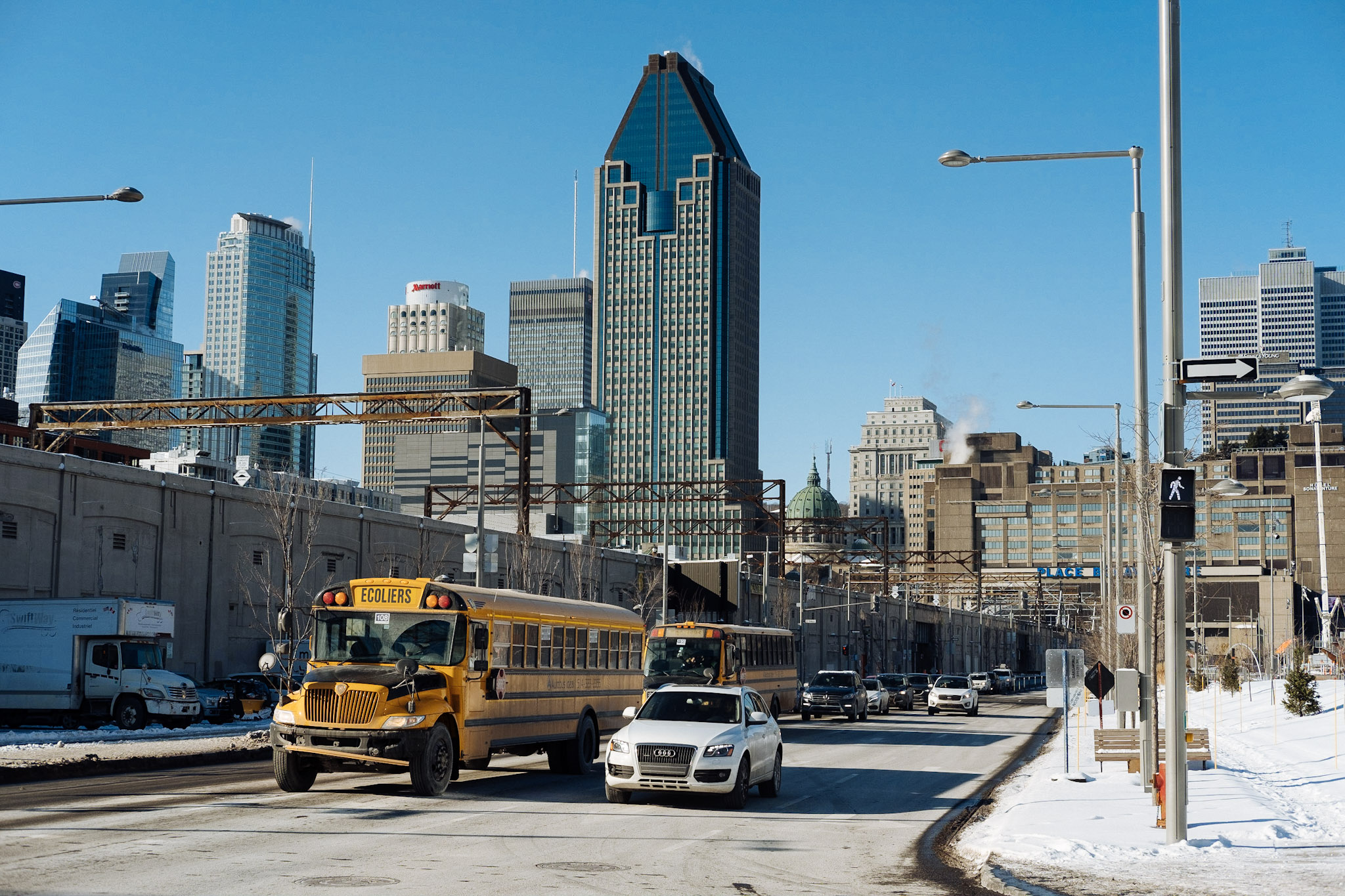 /projects/photography/2018_fall_montreal/bus2.jpg