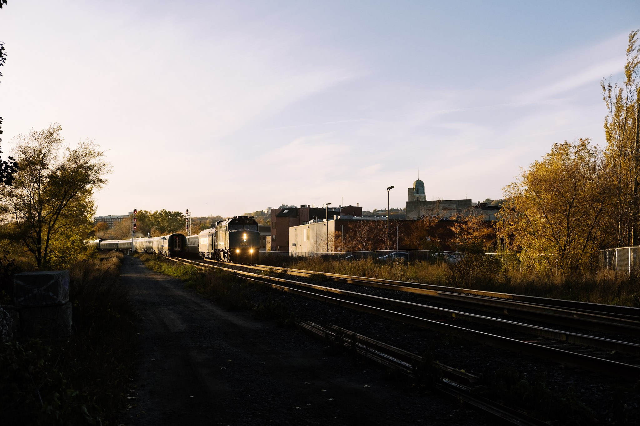 /projects/photography/2018_fall_montreal/cooltrains2.jpg