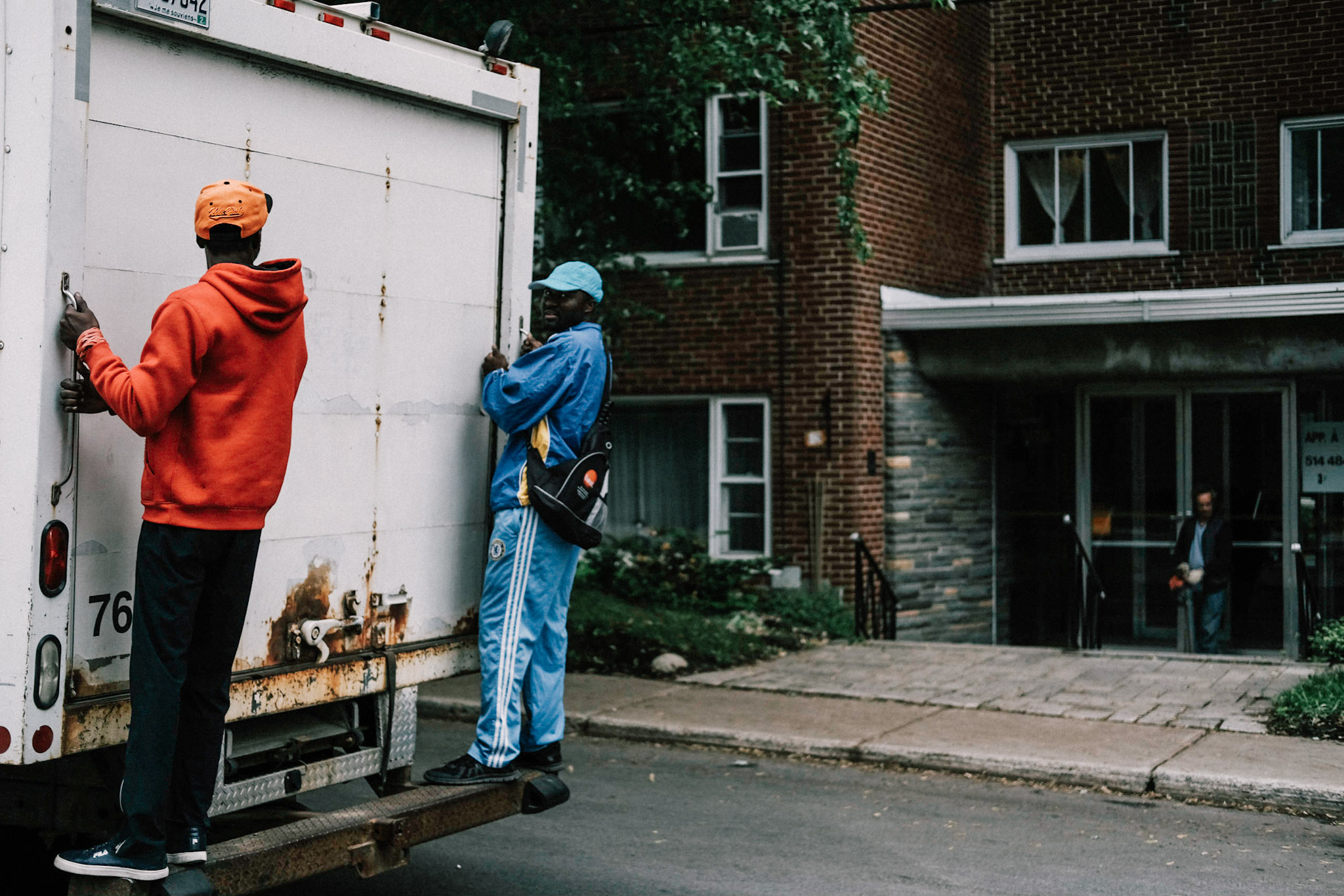 /projects/photography/2018_summer_montreal/violonsonthefloor.jpg