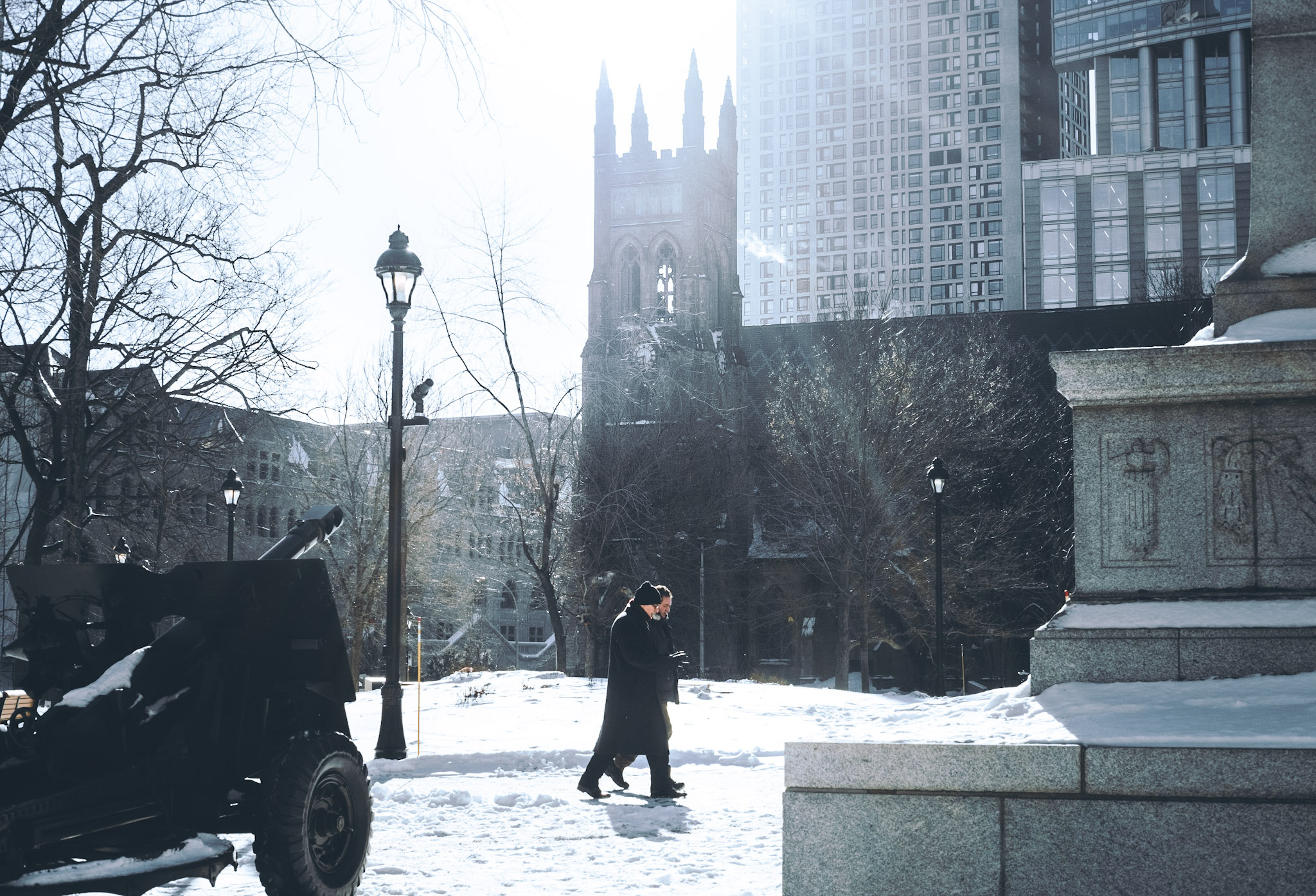 /projects/photography/2019_winter_montreal/somewalking.jpg