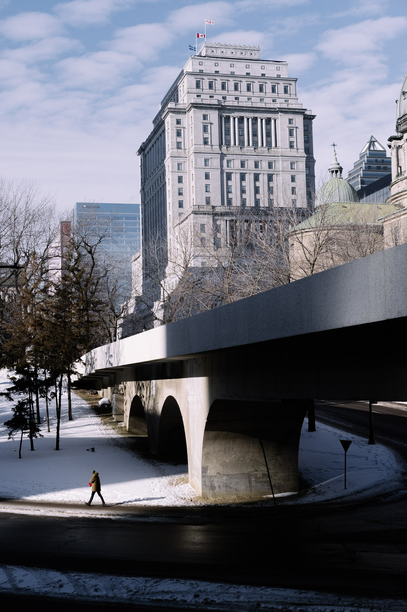 /projects/photography/2019_winter_montreal/sunlife_highlight.jpg